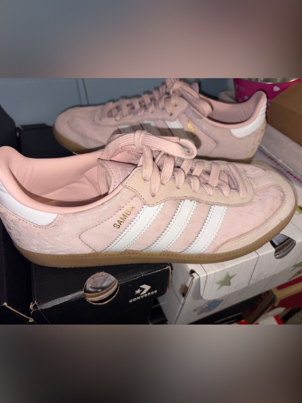Pink Adidas Samba women’s size 8. Like new in Great condition.